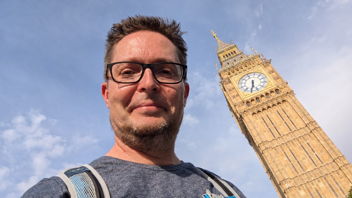 Selfie vor Big Ben in London zu Pfingsten 2026